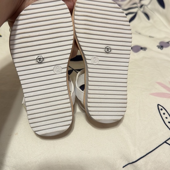 Toddler kids sandals only worn for pictures! - Picture 3 of 3